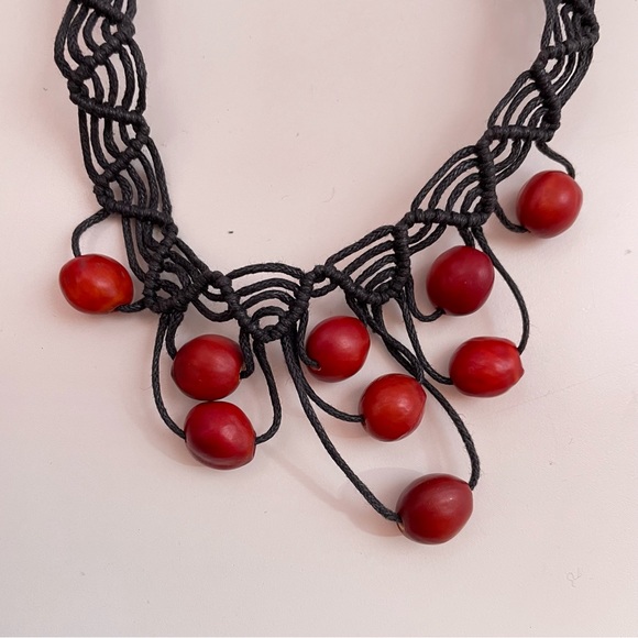 Vintage Wood Beaded Red Whimsical Goth Vampier Halloween Grunge Punk Necklace - Picture 3 of 6